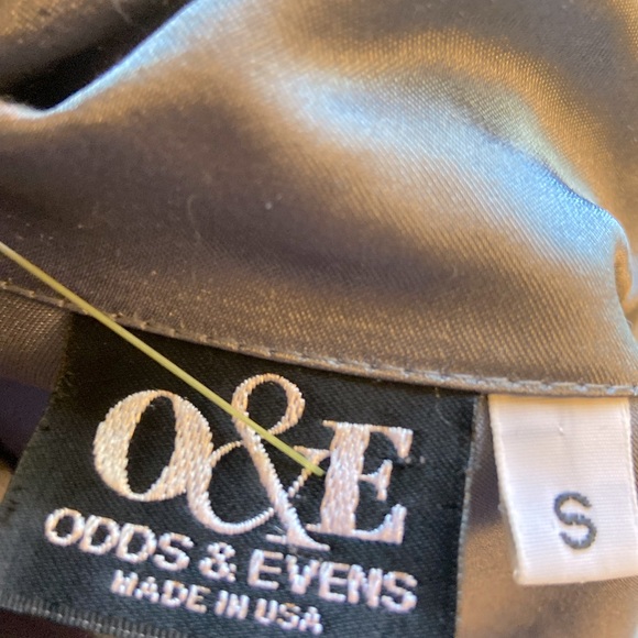 S SILVER GRAY SHINY BUTTON DOWN BLOUSE POCKET BUTTON CUFF ODDS AND EVENS - Picture 10 of 10